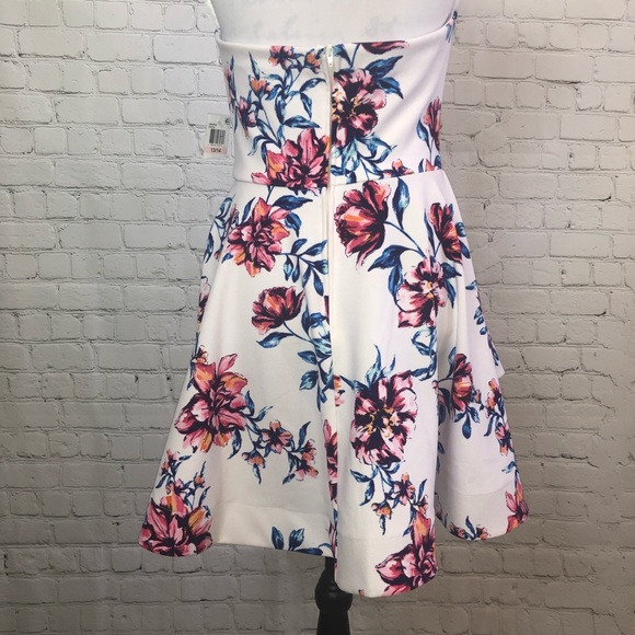 Floral Patterned Strapless Dress - Picture 2 of 7